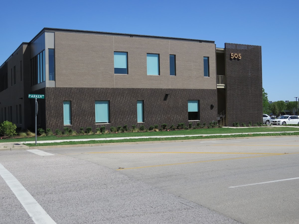 Snyder Plastic Surgery building exterior on Parker Drive